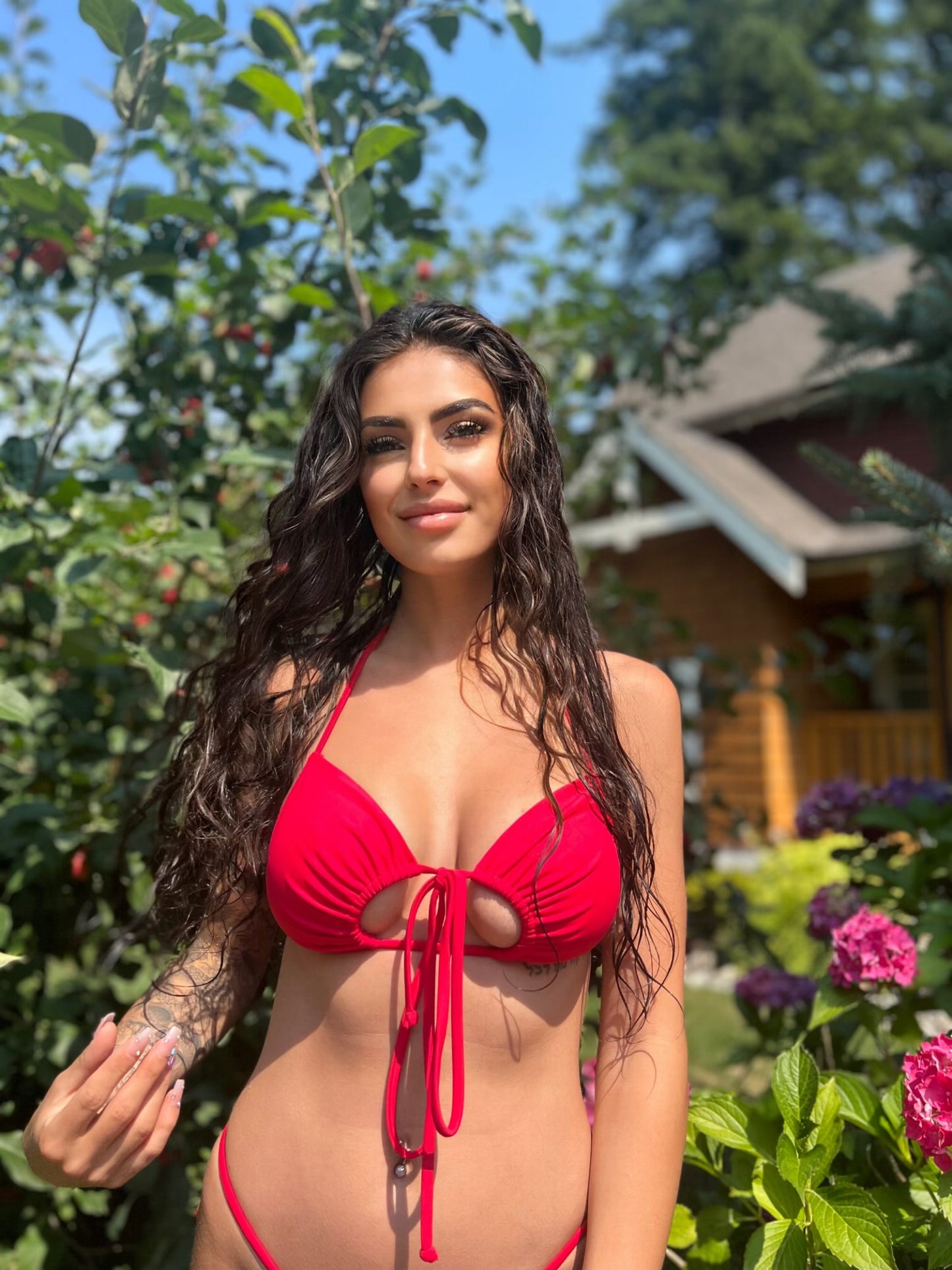 HALLE BIKINI BOTTOM - BERRY RED